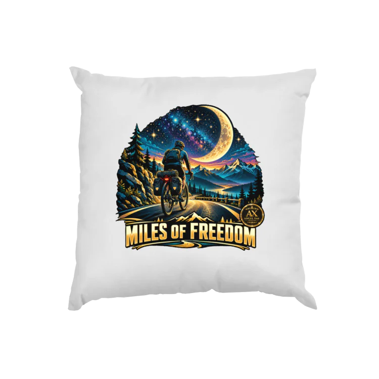 Pernă decorativă Miles of Freedom Pernă decorativă albă cu biciclist și design Miles of Freedom